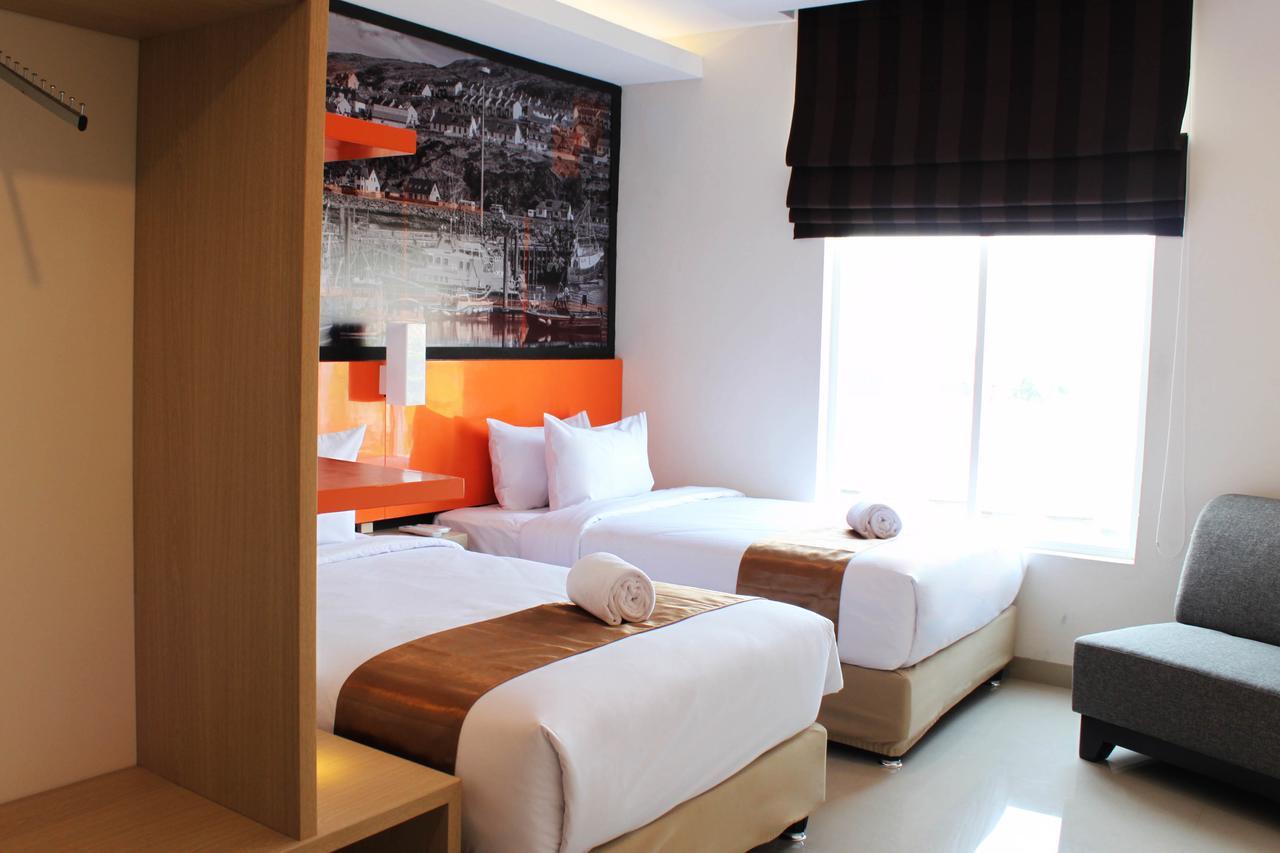 Bliss Soetta Hotel Semarang Exterior photo