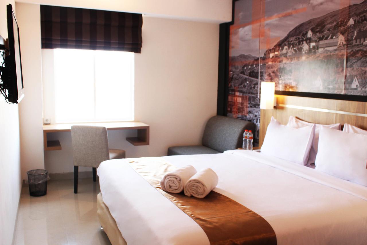 Bliss Soetta Hotel Semarang Exterior photo