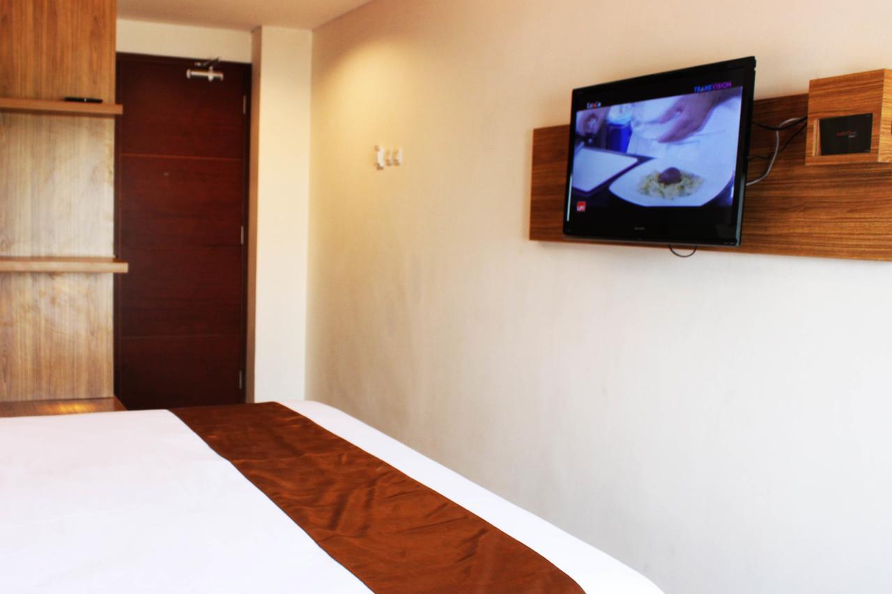 Bliss Soetta Hotel Semarang Exterior photo