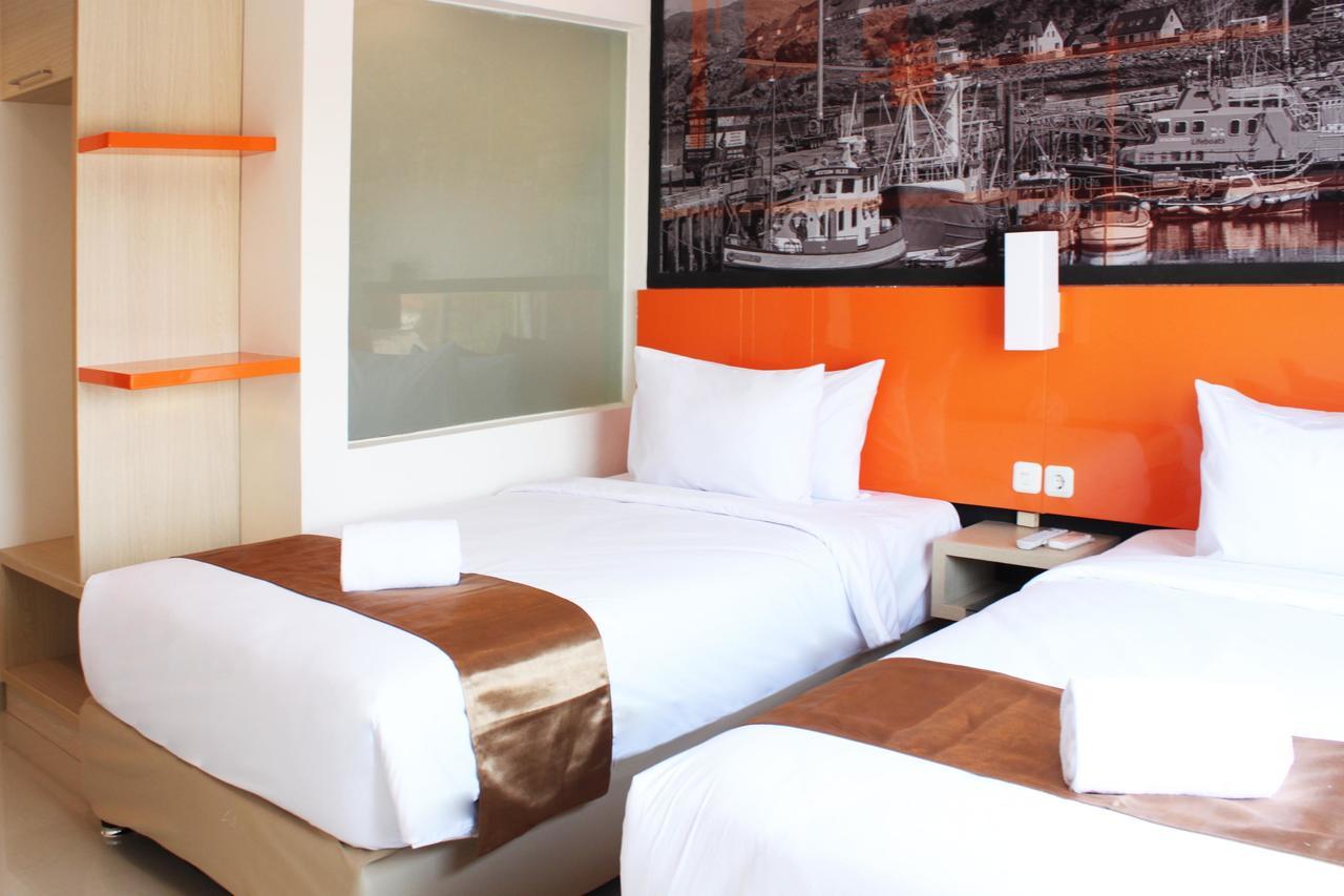 Bliss Soetta Hotel Semarang Exterior photo