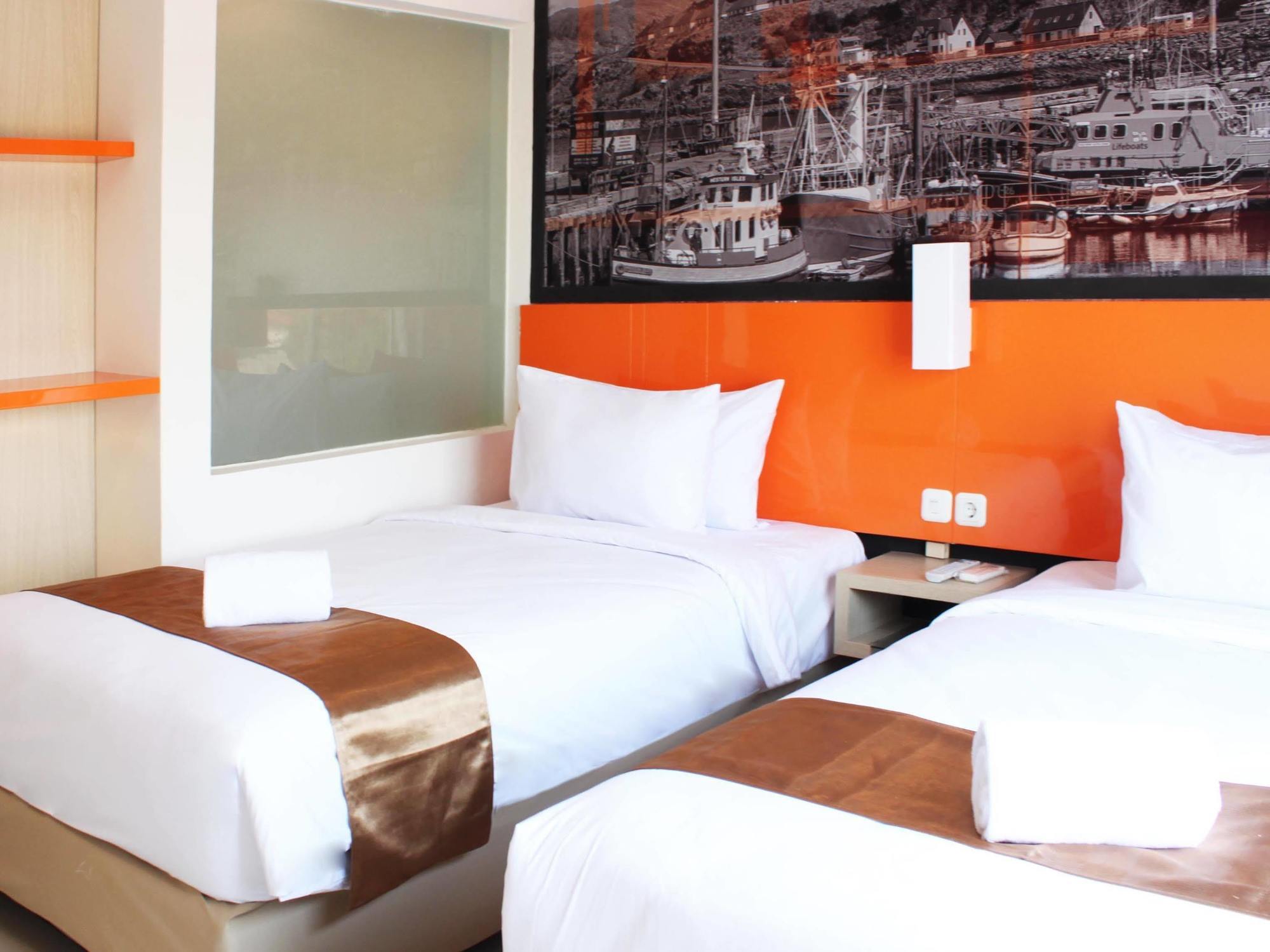 Bliss Soetta Hotel Semarang Exterior photo